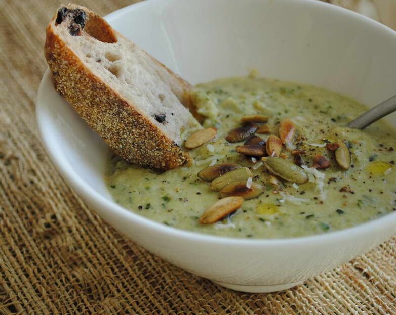 In the diet of people who want to eliminate parasites, soup-puree with pumpkin seeds and garlic